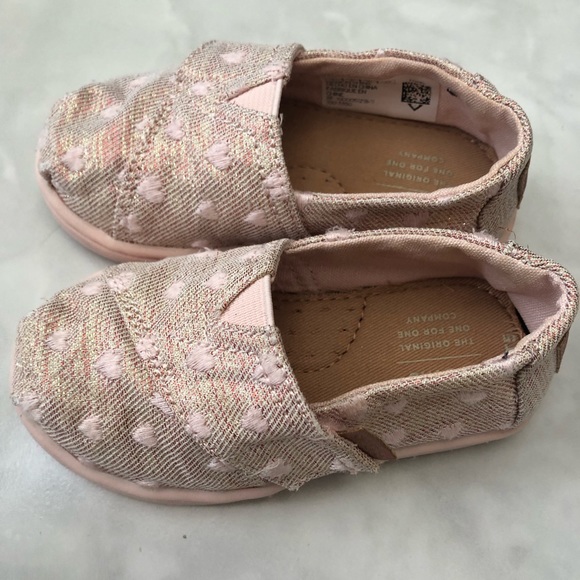 Pink Hearts Toms Infant Shoes - Picture 4 of 6